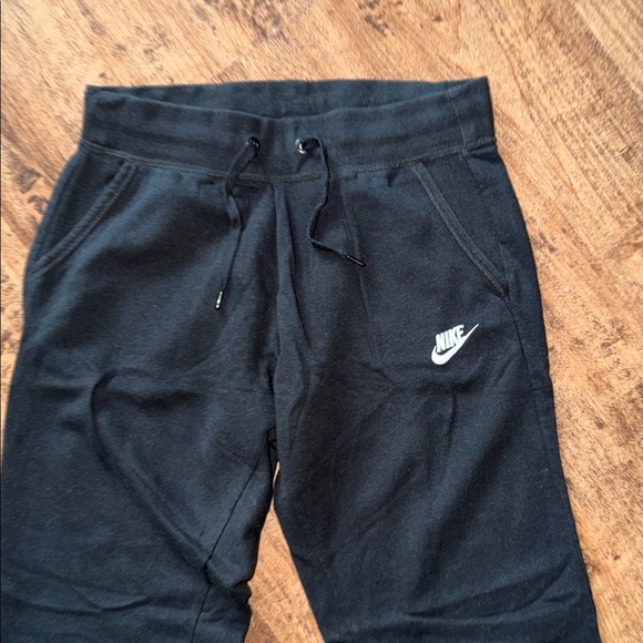 Nike women’s black joggers wide/straight leg - Picture 3 of 3